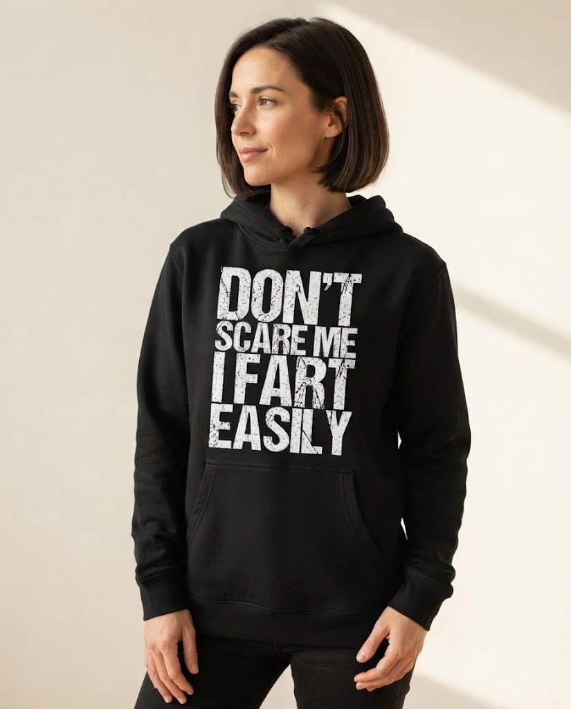Humorvoller Hoodie mit dem Aufdruck „Don't Scare Me I Fart Easily“