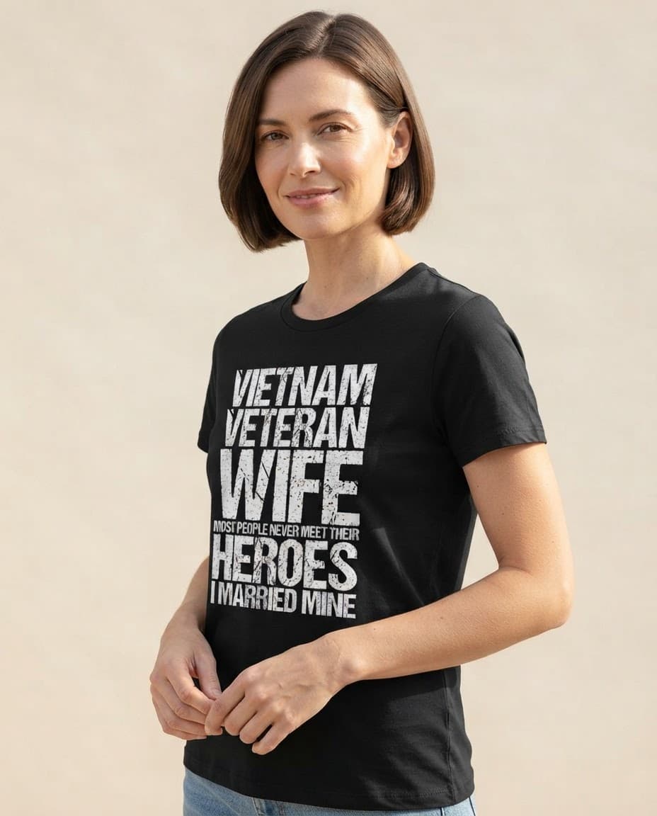 Humorvolles T-Shirt mit dem Aufdruck „Vietnam Veteran Wife Most People Never Meet Their Heroes I Married Mine“