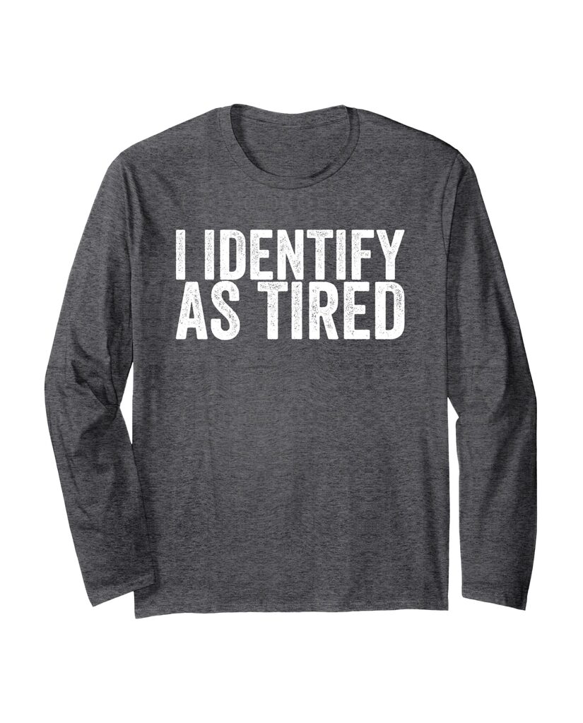 Humorvolles Kaffee Langarmshirt „I Identify As Tired“ – Ansicht 3