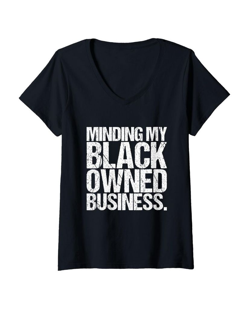 Lustiger T-Shirt mit V-Ausschnitt „Minding My Black Owned“ | lustige-tshirts.de