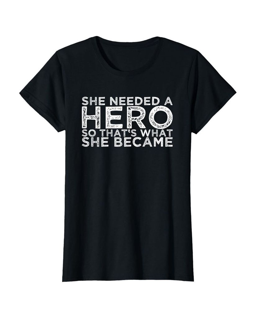 T-Shirt „Sie brauchte einen Helden, also wurde“ – ein Motiv mit Pointe – Ansicht 5