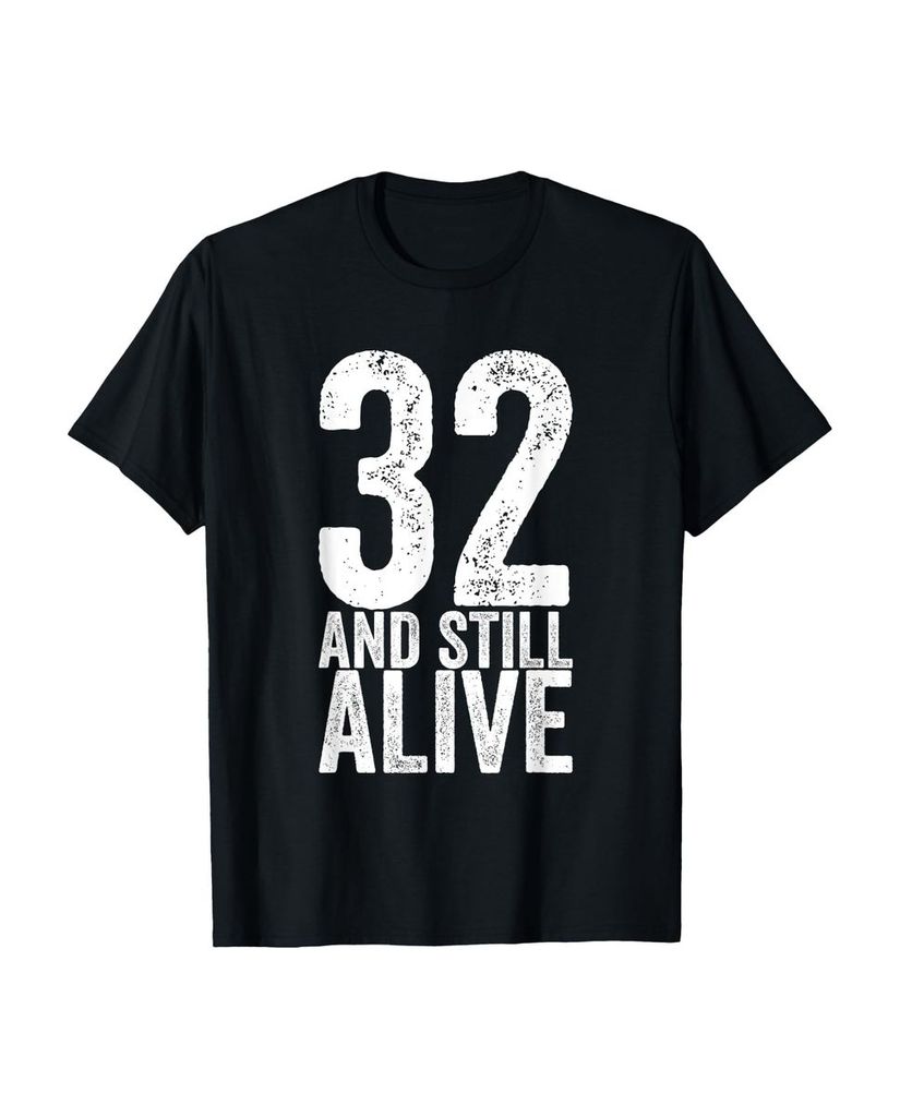 Lustiger T-Shirt „32 Und noch am Leben 32.“ | lustige-tshirts.de