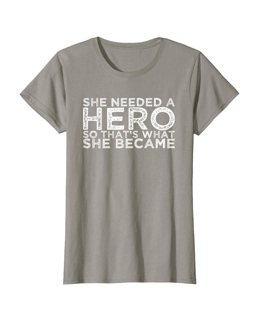 T-Shirt „Sie brauchte einen Helden, also wurde“ – ein Motiv mit Pointe – Ansicht 7
